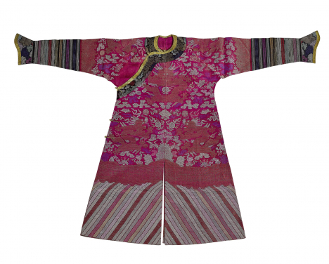 Dragon robe
China
Qing dynasty (1644–1911)
19th century
Silk with metallic threads
130.5 x 198 cm
Gift of Dr T T Tsui, Tsui Art Foundation Ltd
HKU.T.1996.1096
Image Courtesy of the University Museum and Art Gallery, HKU